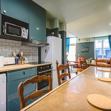 Carte D'or - 4 Apartment *